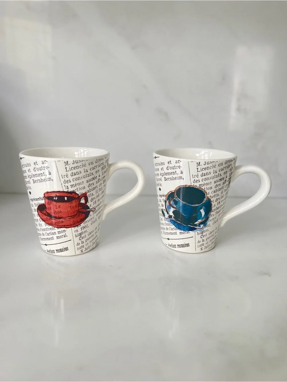 Williams Sonoma Newsprint ceramic coffee mugs red blue graphic prints Portugal 2